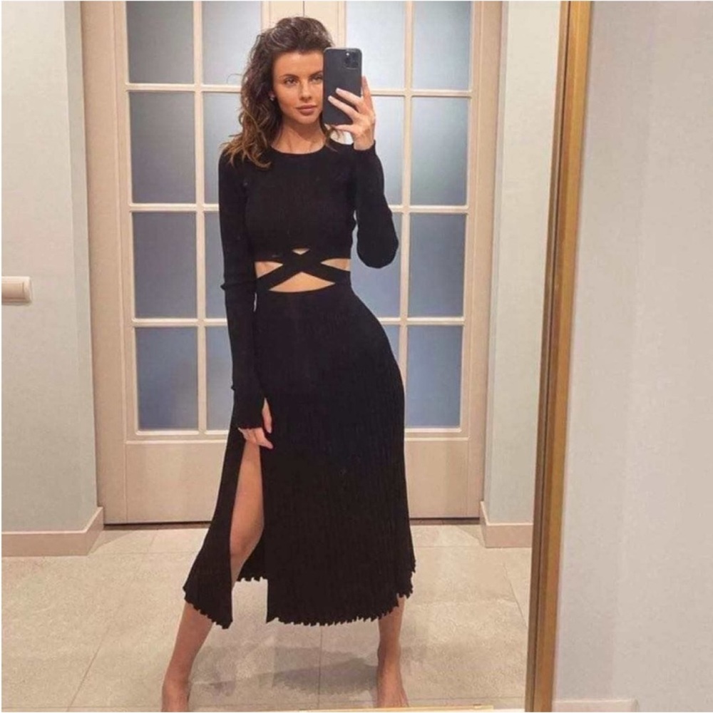 Glamorous Black Wrap Long Sleeve Crop Top & Matching Pleated High Rise Skirt
Set